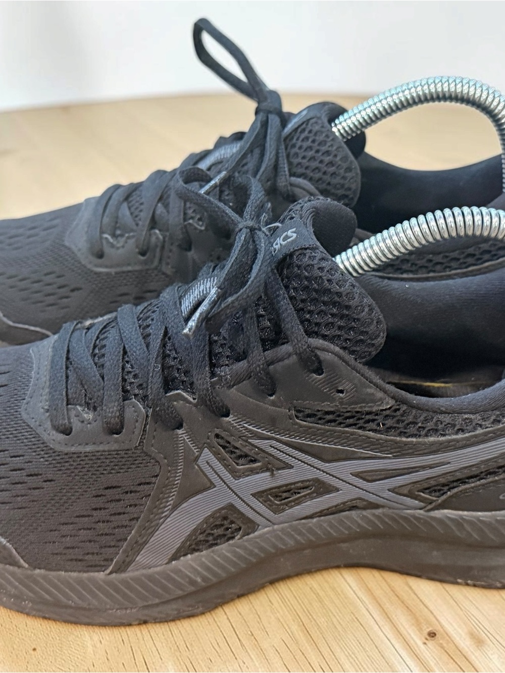 Asics GEL Contend 7 Sneakers Womens Size 8 Triple Black Running Shoes 1012A911